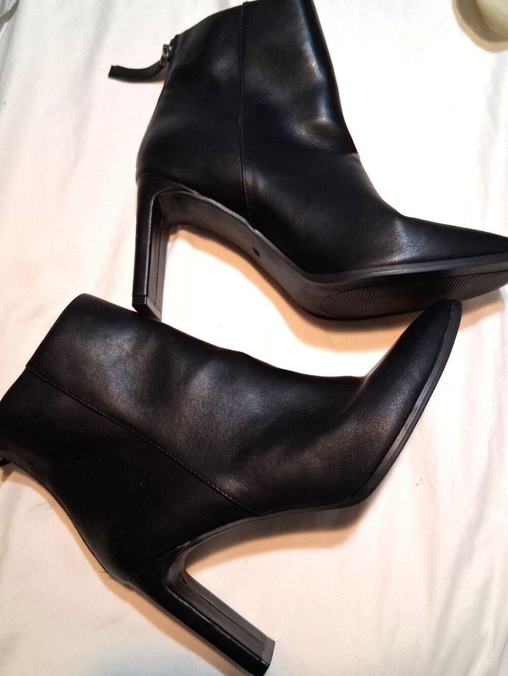 MIA Lynett Black Faux Leather Heeled Ankle Boots Booties Size 10M Zip Block Heel